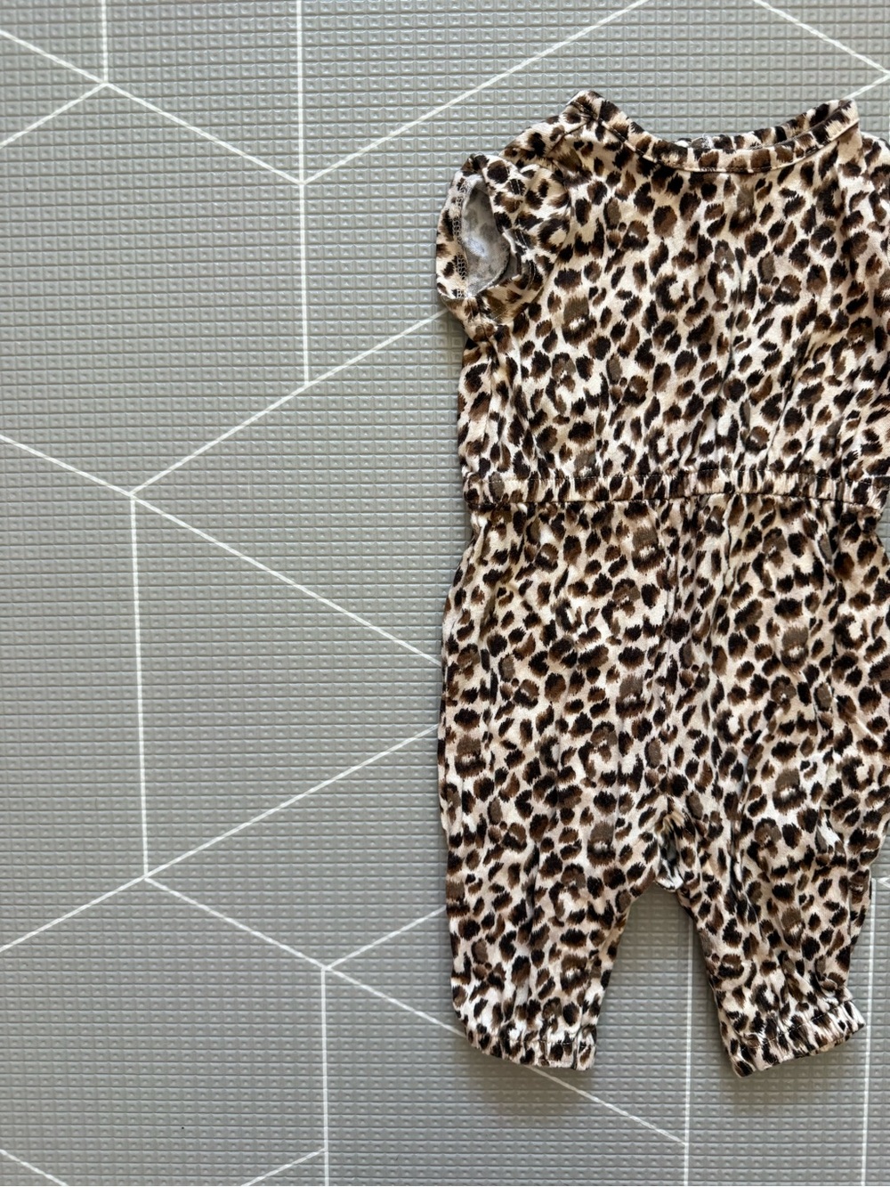Old Navy|Baby girl Leopard Print short sleeve jumpsuit - Brown & Black•••0-3M